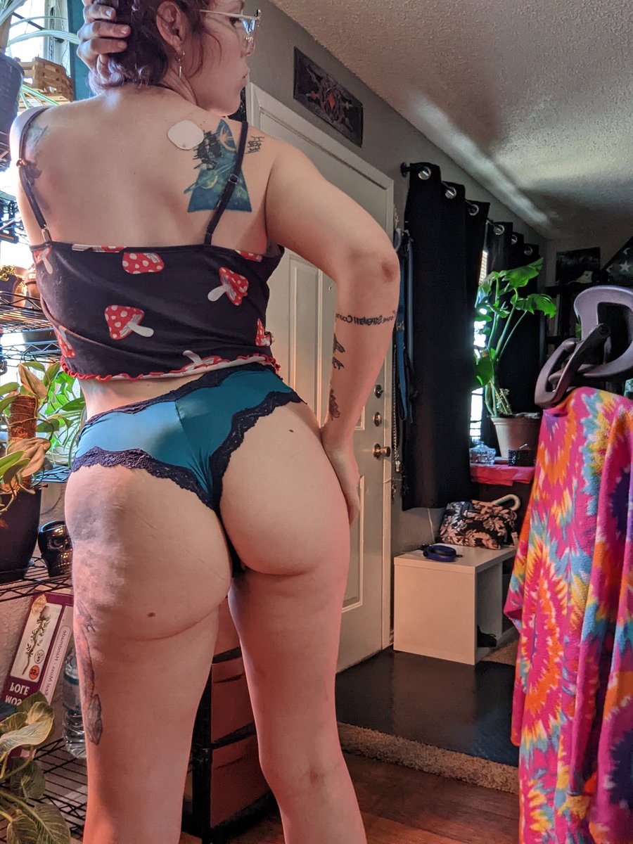 I need more tattoos. Next one is scheduled for the 27th. 🥰