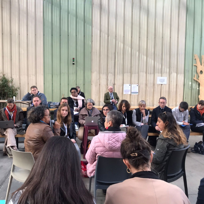 AfevFrance's tweet photo. Aujourd'hui, nous étions aux Rencontres Thématiques des #Citéséducatives pour animer un atelier autour du soutien à la parentalité🙋
Fruit d'un travail de 2ans sur les "Relations avec les familles” en lien avec 17 Cités éducatives, il donnera lieu à un guide publié en décembre ! https://t.co/SzDp25O1kw