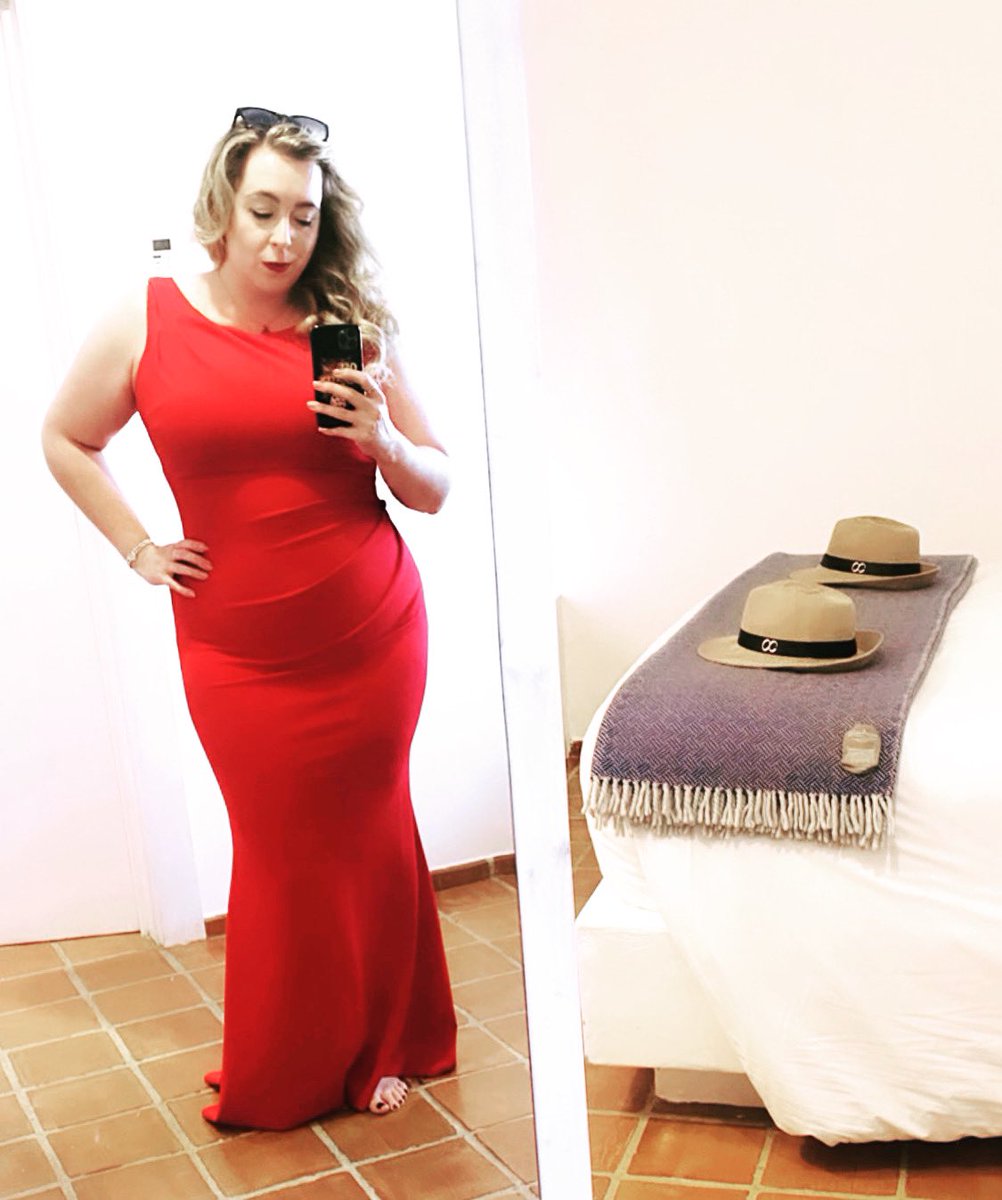 SarahBostockAct's tweet photo. I went to a wedding this weekend. You know I had to take a shameless selfie… 

#reddddd https://t.co/IHHauNzK3x