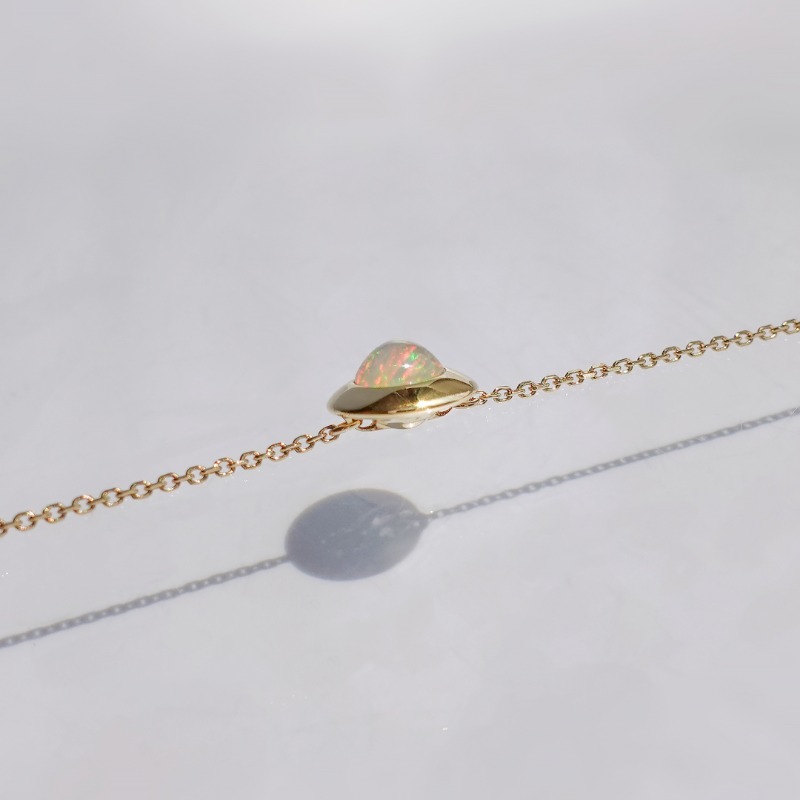 Ruifier's tweet photo. Moonstone magic | With a unique iridescent glow that occurs when light reflects of its surface, the moonstone represents feminine love and an elegance that is unmatched. #RUIFIER