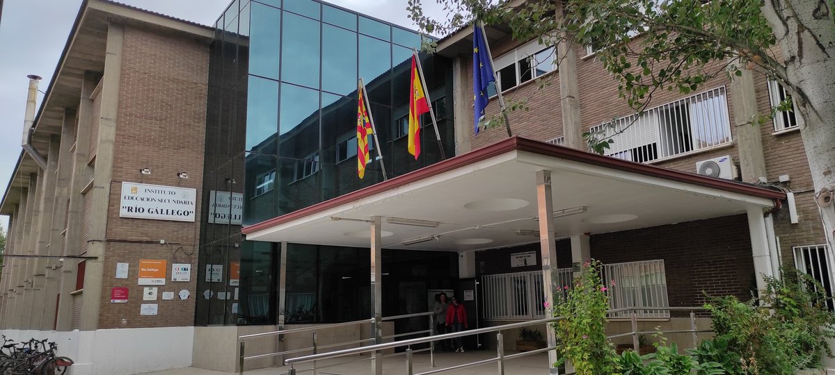 AsadeEpilepsia's tweet photo. Campañas Escolares en el Instituto Corona de Aragón(Zaragoza) para profesores. Poco a poco la sociedad ya sabe lo qué es la epilepsia.
#asade #epilepsia #Fede #cocemfe https://t.co/M8SjZ19Xl4