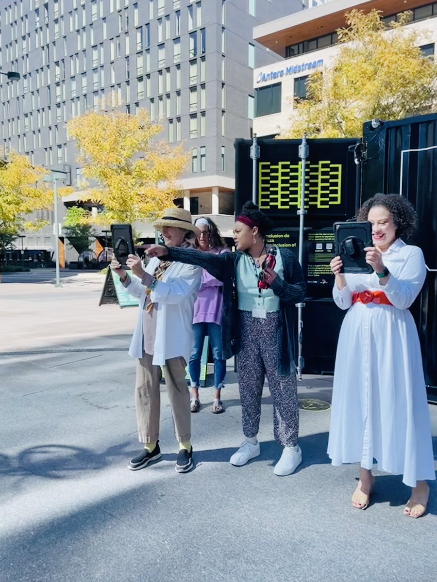 thebiennial's tweet photo. @suziqpoet hosted a powerful poetry workshop inspired by Gabriel Rico’s totemic sculptures in “La inclusión de mi raza.”
Thank you to everyone who joined and @Wynkoop for hosting.
Look out for more events happening soon at #EdgeEffect. A partnership with @blackcube.museum. https://t.co/54ORxvR0Vf