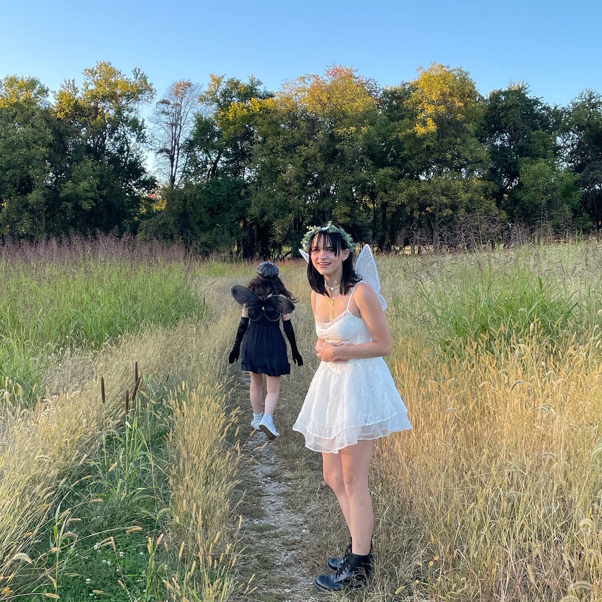 ellamushi_'s tweet photo. your favorite local streamer faires https://t.co/EdphXylkJ7