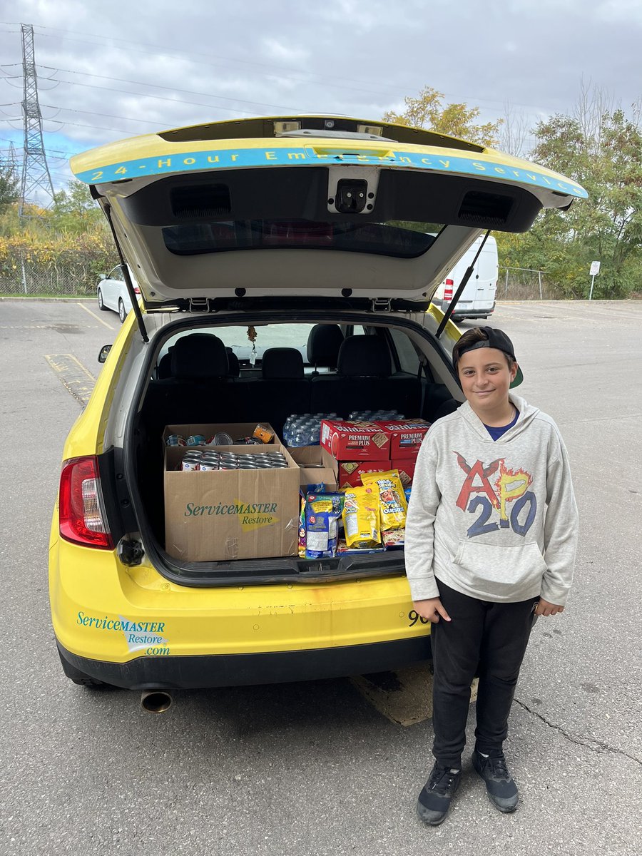 SVMR_Markham's tweet photo. This year the staff @ #servicemasterrestoretorontonorthvaughan & #servicemasterrestoremarkham came together to collect for our annual Thanksgiving ๐ฆ๐ฆ Food Drive to support the Vaughan Food Bank!
We were happy to donate this trunkful of goods and $400!
https://t.co/UXYRHNb1Rr https://t.co/x7uhM4BH34