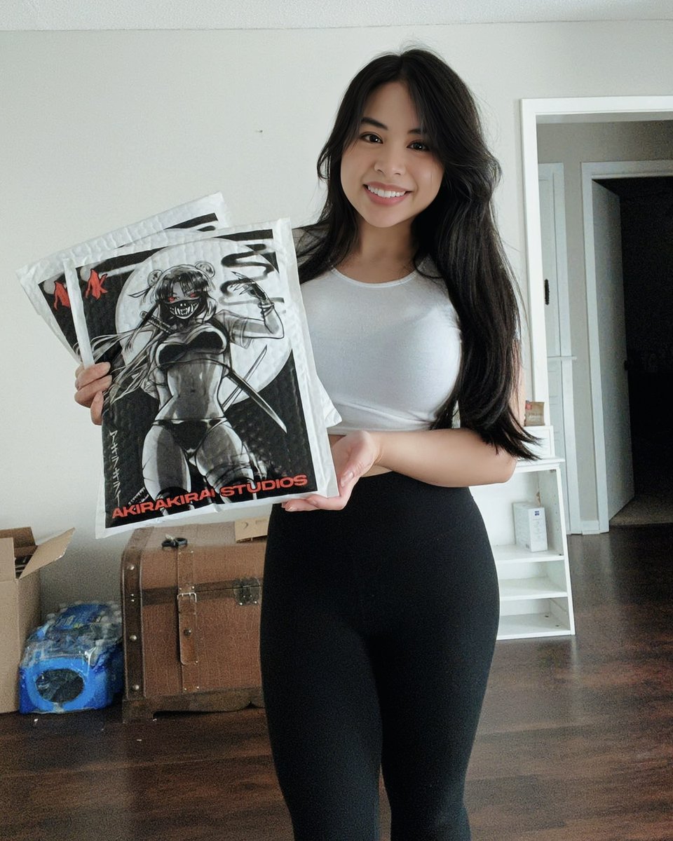 akira_kirai's tweet photo. Check out our fancy new bubble mailers with beautiful #AlexaLo artwork on them! We ship out new comic and merch orders every week! https://t.co/nNJrktO0Ka
