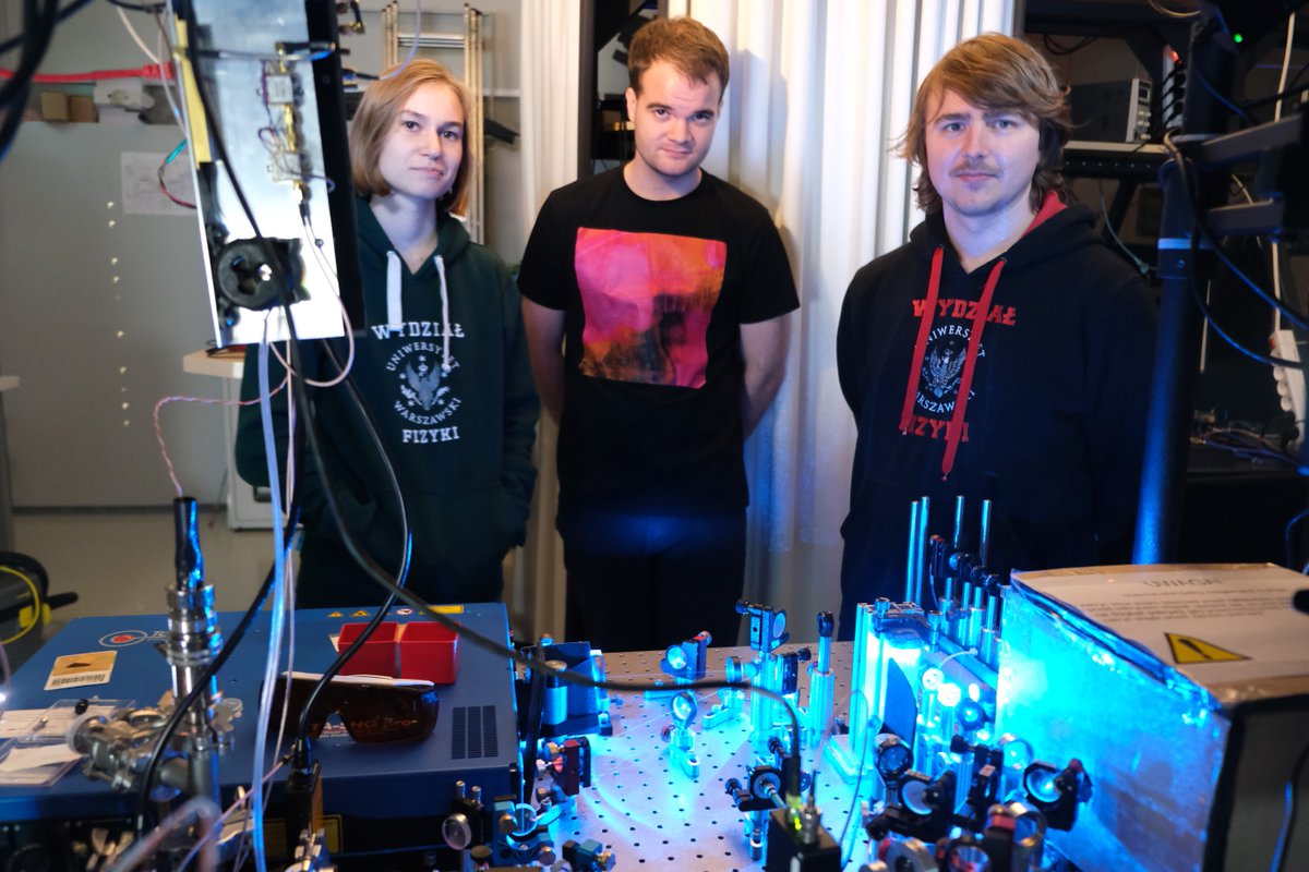 michalparniak's tweet photo. Our work on the Rydberg-atom microwave receiver was highlighted as an Editor's Pick in Applied Optics @OpticaPubsGroup #OPG_AO (https://t.co/kcYbjZWy4Q). Congratulations to the student team: Sebastian (first author), Uliana (her first paper!), and @MMazelanik. @QOT_UW @CAMOP_UW https://t.co/jq80kncXDd