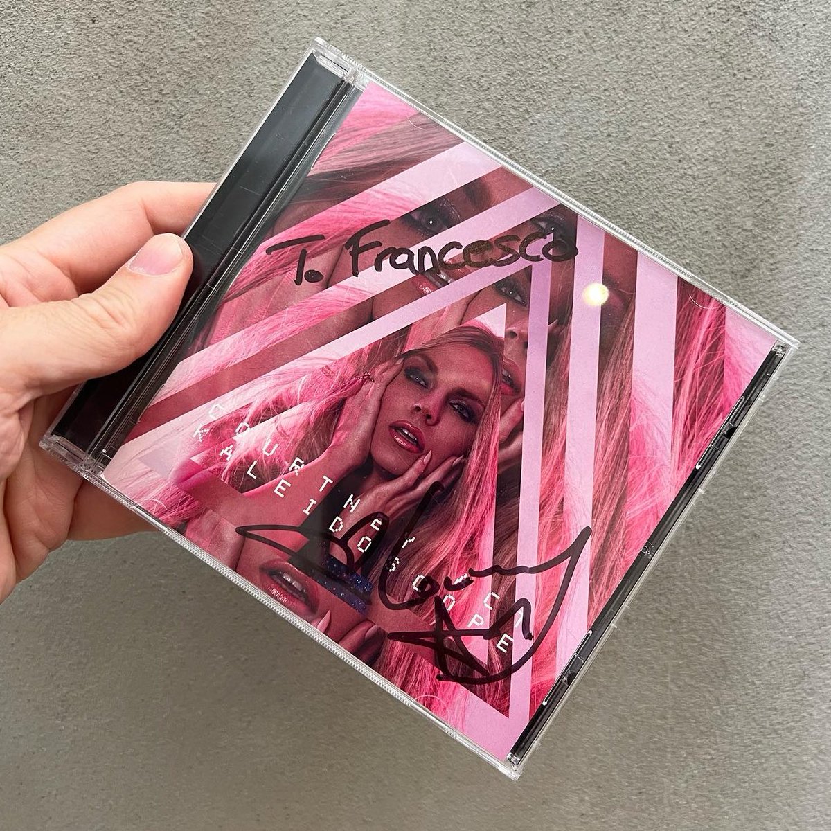 FrancescoCarli's tweet photo. Day 20 of 30 days of signed pop memorabilia from my collection! Signed "kaleidoscope" CD by @courtneyact, 2018.
#30DaysOfSignedPop #courtneyact https://t.co/1FRgOuEWqi