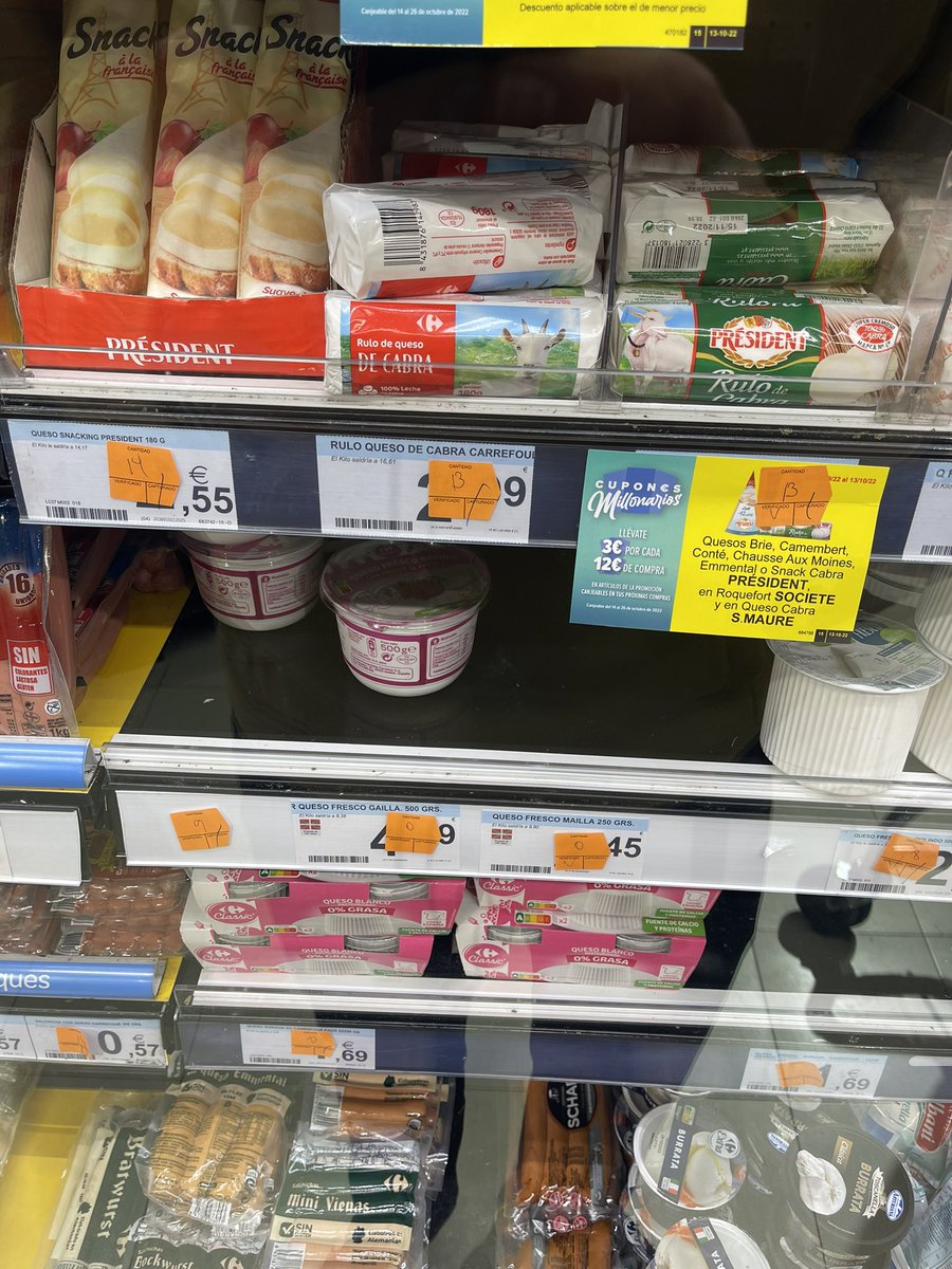 fgoikoetxea's tweet photo. Me gusta el juego de @CarrefourES de vamos a esconder los precios, a ver si adivinas cuanto hemos subido los precios hoy https://t.co/CcGarwPT66