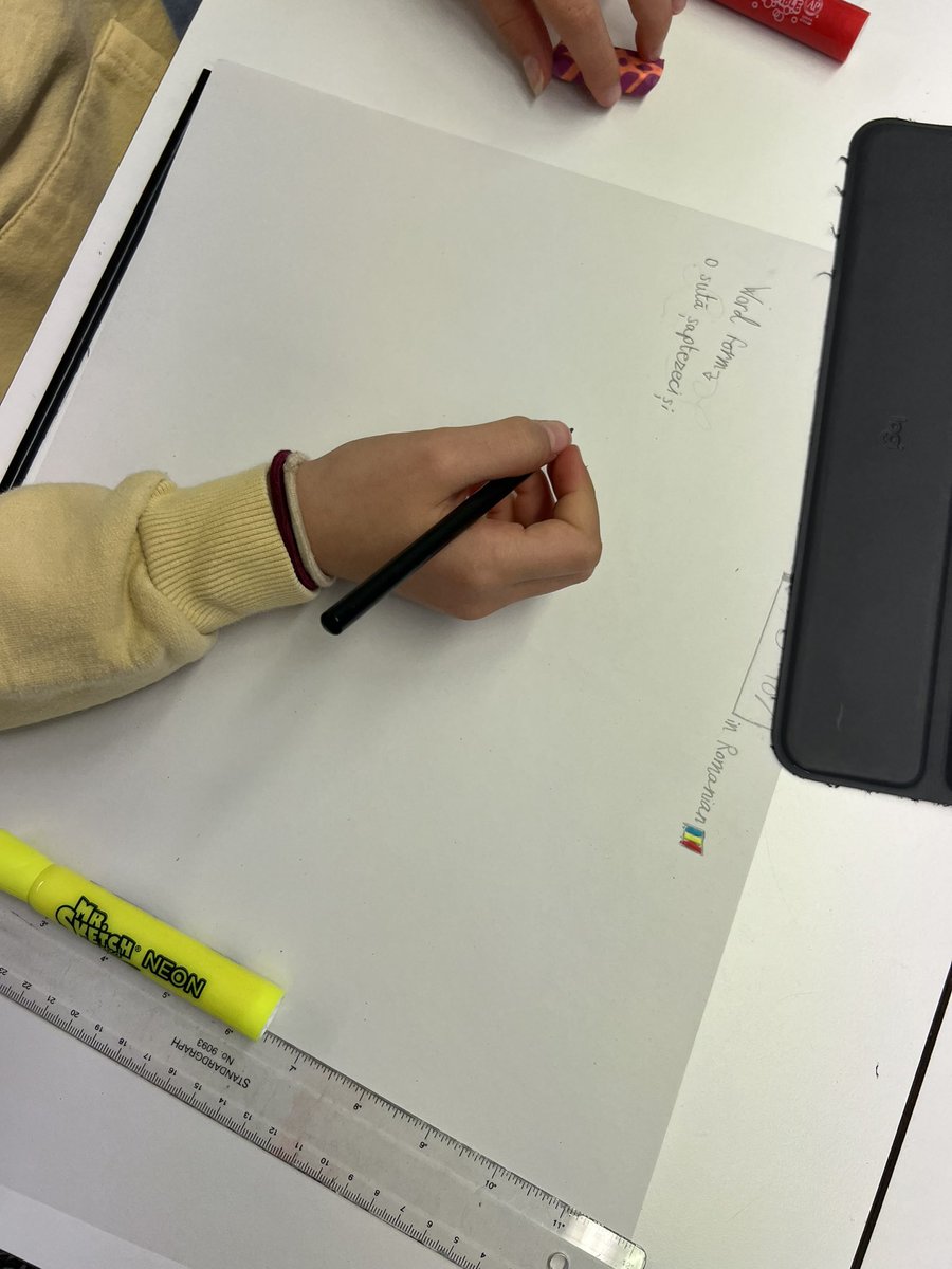GillKoe's tweet photo. We kicked off October Maths Celebration in #grade4 @FIS_School ES by investigating how 175 487 is said in the languages spoken in our room 🌎👏@globalmathproject #translanguaging #globalmathweek https://t.co/HRfWzX98vh
