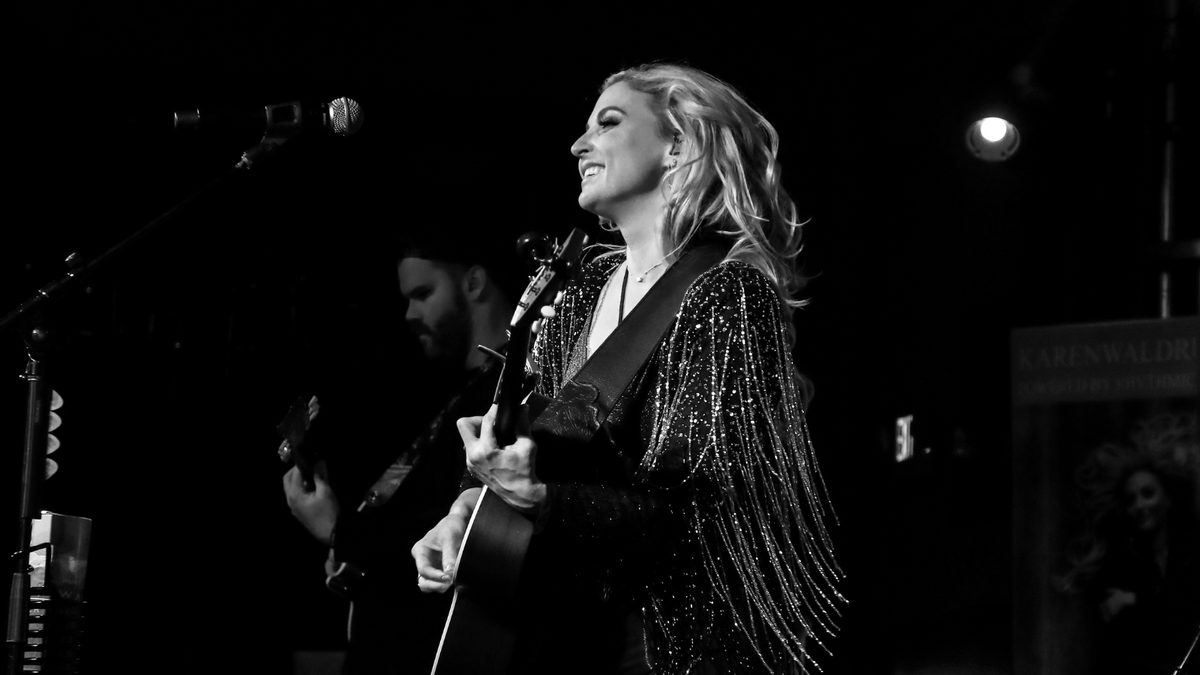 karenwaldrup's tweet photo. Nothing makes me smile this big like getting up on stage and performing for y'all ❤️https://t.co/qPPrbxCIOT
There are still a few more shows left in 2022 to experience Kendall County Road LIVE alongside Waldrup Worldwide! 🎶 https://t.co/bXhdSpV28G