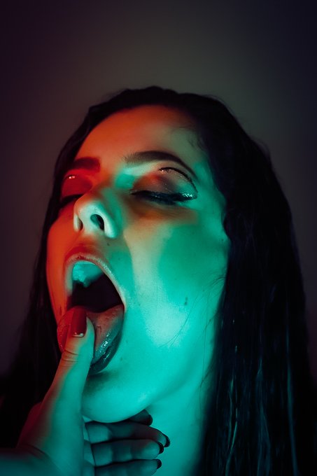 What if it wasn't a hand but your #hardcock?😈🤤😳 https://t.co/yeMErqlecT<a href="/tag/hardcock"class="tags">#hardcock</a>