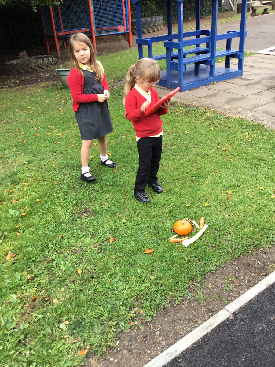 CGIPhillips's tweet photo. We love expressing ourselves and we are gradually using more technology to help us. We created some amazing images using βPhotoboothβ on our new iPads. We worked on our own and in teams π #CGISCITECH #CGIEXARTS #enterprisingcreativecontributors https://t.co/wxDVneMMnP
