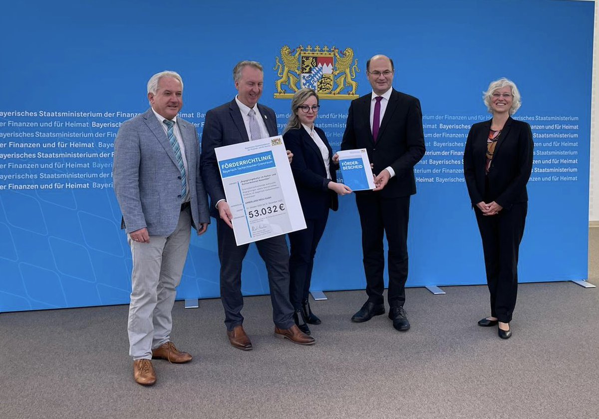 Judith Weinberger-Singh (@jsweinberger) on Twitter photo Grateful for the continued support by <a href="/Finanzen_Bayern/">Finanz- und Heimatministerium Bayern</a> in fostering cross-border collaboration between Bavaria and the Czech Republic.
We are pleased to kick off a short project that strengthens 🇩🇪🇨🇿 ties in the realm of culture and tourism.
#🇪🇺 #StrongerTogether Grateful for the continued support by <a href="/Finanzen_Bayern/">Finanz- und Heimatministerium Bayern</a> in fostering cross-border collaboration between Bavaria and the Czech Republic.
We are pleased to kick off a short project that strengthens 🇩🇪🇨🇿 ties in the realm of culture and tourism.
#🇪🇺 #StrongerTogether