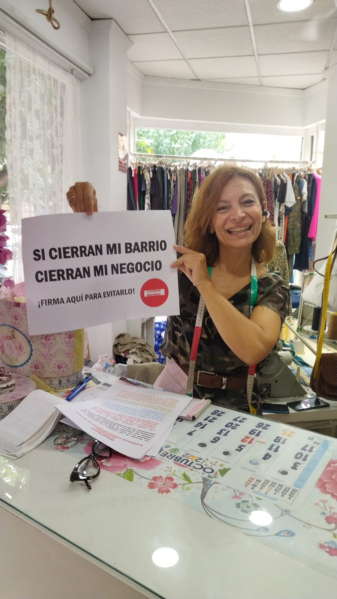 CierranMiBarrio's tweet photo. Iniciamos una recogida de firmas en 67 establecimientos para pedir que el Barrio del Carmen no se convierta en un gueto.

#CierranMiBarrio https://t.co/Gfn5h5weqF