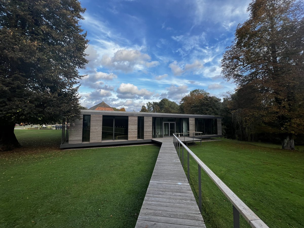 normanaselmeyer's tweet photo. Conference Time: Discussing the historical significance of “practices of negation” in the serene environment of the Baltic Sea. #GutSiggen #ToepferStiftung @redaktionmerkur https://t.co/y5OXnmqqg7