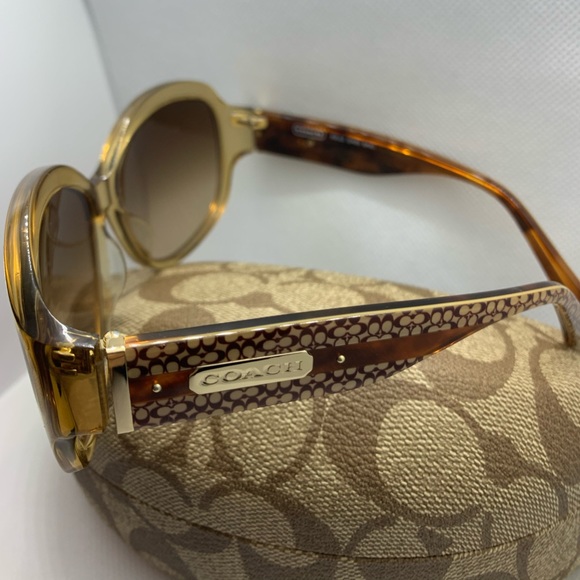 SecondhandTfd's tweet photo. So good I had to share! Check out all the items I'm loving on @Poshmarkapp from @SamiaMo21347440 @LineOnyx #poshmark #fashion #style #shopmycloset #disney #onyxskincareline #coach: https://t.co/eVZNCvTQI3 https://t.co/kOV1HY2GkY