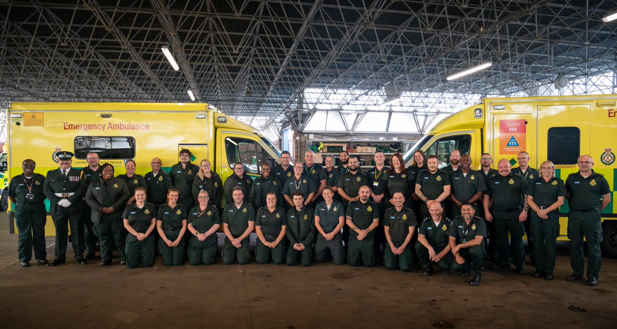 Ldn_Ambulance's tweet image. Say hello to all our new Team Managers! 🖐

A huge congrats to our first cohort of Team Managers, who graduated from their training on Friday at Bromley Ambulance Station. This is a new role in our organisation that allows staff to develop into their first line management role.