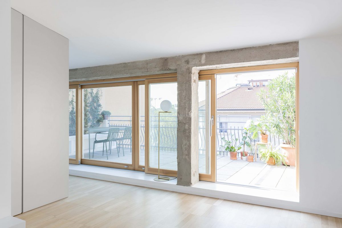 NDasesores's tweet photo. ¿Qué opináis de las columnas y vigas de hormigón a la vista?

«Pequeño ático con terraza» por Studio Wok, en Milán, Italia.

Fotografías © Federico Villa Studio https://t.co/GSpcc1mdxo