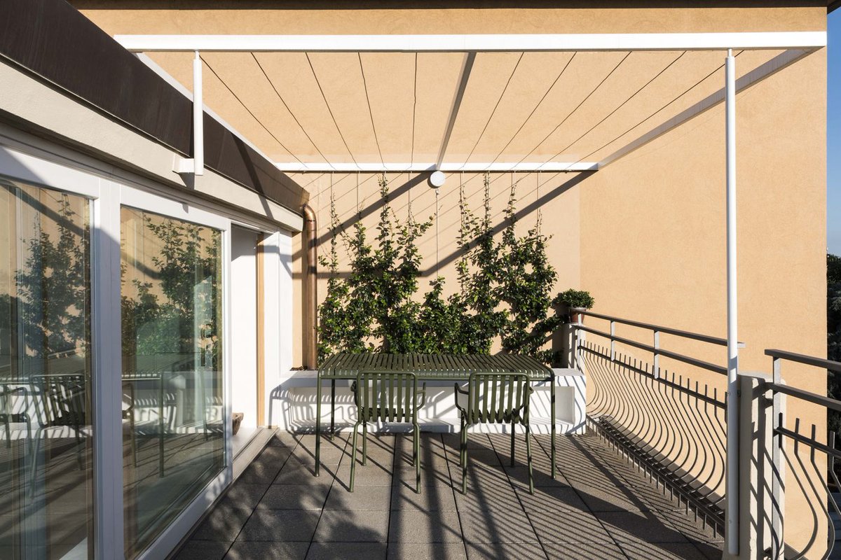 NDasesores's tweet photo. ¿Qué opináis de las columnas y vigas de hormigón a la vista?

«Pequeño ático con terraza» por Studio Wok, en Milán, Italia.

Fotografías © Federico Villa Studio https://t.co/GSpcc1mdxo