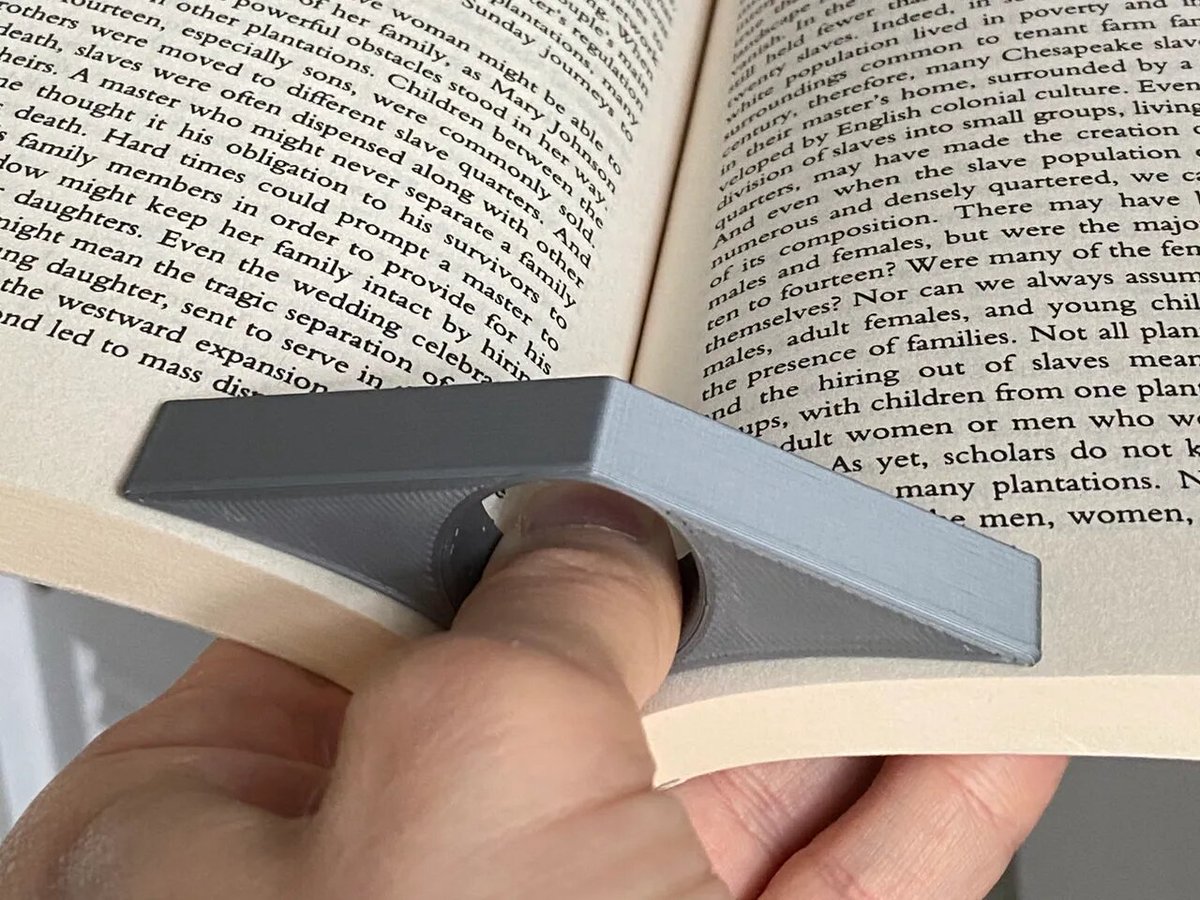 FABRellotge's tweet photo. Vine a imprimir el teu #BookHolder amb les impressores 3D de @lamarinaviva. 
Dijous, 20 d’octubre, de 17.30 a 19 h, inscripccions al CC Casa del Rellotge. https://t.co/BoY3qASyBK