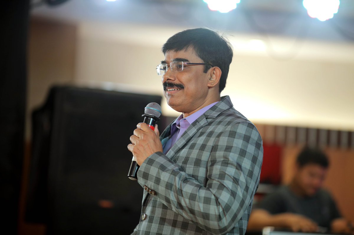 pantomath_group's tweet photo. Mr. @nilaynanditesh speaking at #MegaGetTogether on #Life #Happiness Spellbound audience ! Immense learning! #GlobalHappiness @PantomathAmc @mahavirlunawat @madhu_lunawat #ProgressWithValues #PantomathMeraHumsafar https://t.co/M3mbobdZSC