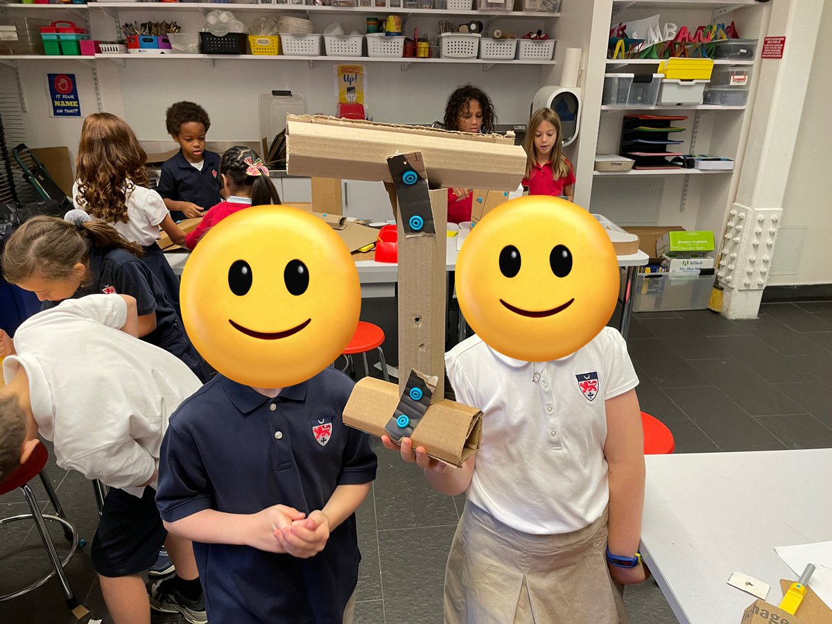 reidgreenblue's tweet photo. Introduced @Makedo to 3rd grade by challenging them to build large letters for a welcome sign for BTSN. S’s learned how anything can be built from Tubes and Straps and how to perforate/score cardboard. I wish I could show these kids faces! They were so proud #pypdesign #maker https://t.co/qRkaz0OApB