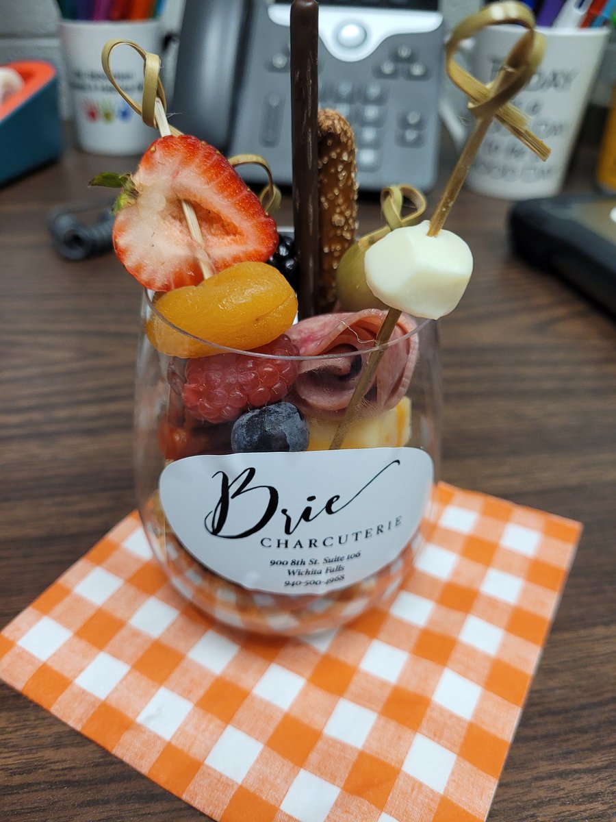 susanbase11's tweet photo. Thank you Fowler PTO for the lunch and H2oTea.  Grewtly appreciated .
#followingFowler https://t.co/7AUfNbNGRN