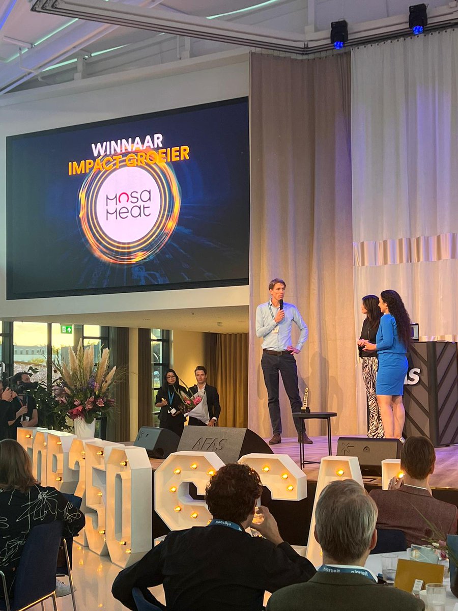 En de winnaar van de Impactvolle Groeier 2022 is...

Mosa Meat! 

CEO Maarten Bosch nam deze award in ontvangst.
Gefeliciteerd Mosa Meat en Maarten Bosch
