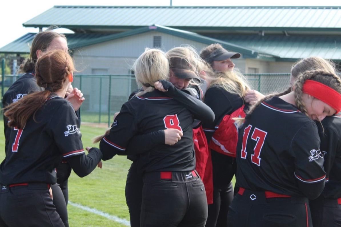 brooklyn_casey3's tweet photo. Senior season is officially over, thank you to my teammates and coaches for making the best senior season possible💖 https://t.co/JCoaLPNWmA