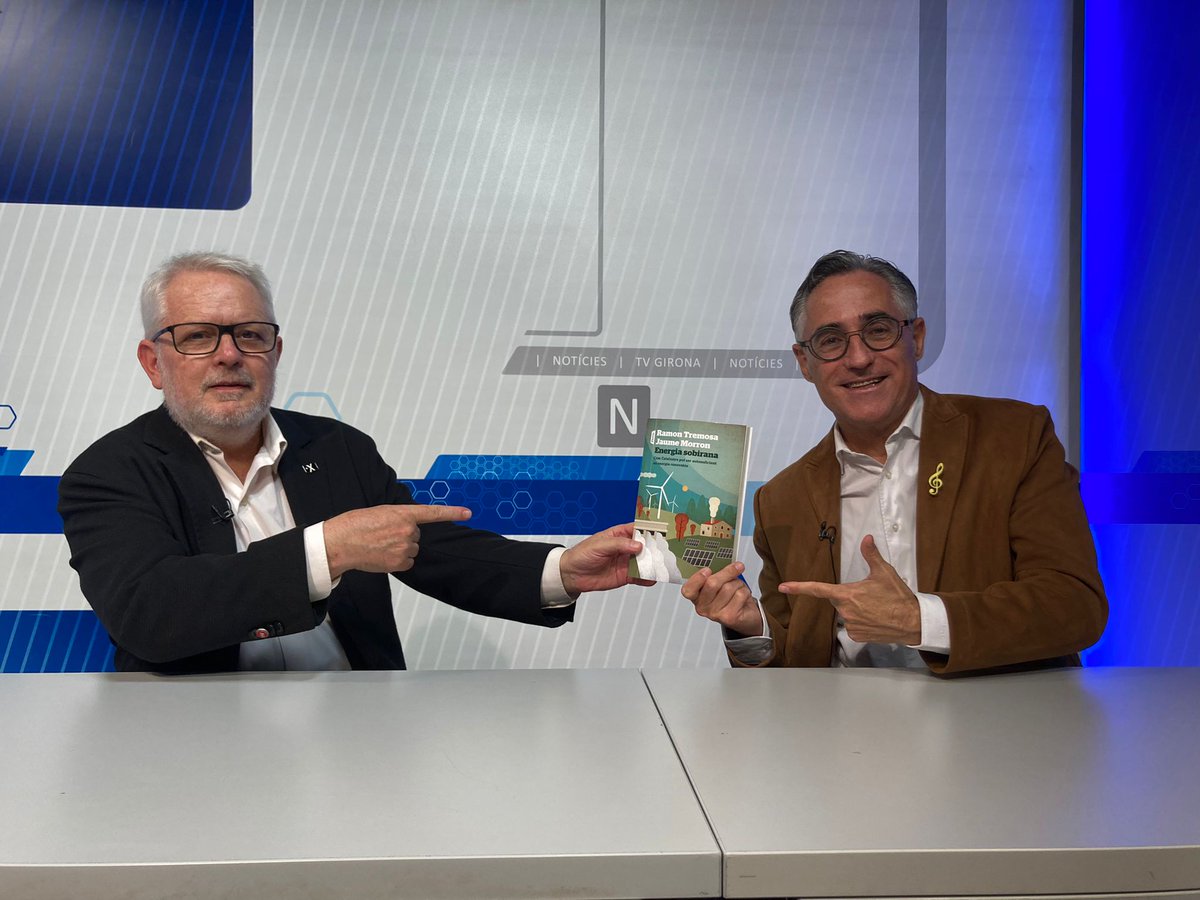 tvgirona's tweet image. L'energia genera ara converses de la micro i la macroeconomia. Avui en parlarem amb Jaume Morron i Ramon Tremosa, coautors del llibre "Energia Sobirana. Com Catalunya pot ser autosuficient en energia renovable". Avui a 20.30 hores a @tvgirona amb @dialecsost @ramontremosa @dvila8
