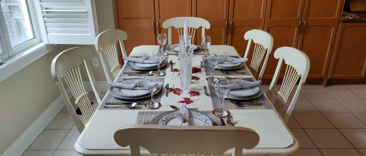 ageofthings's tweet image. My bro is a home owner for the first time and hosted Thanksgiving for the family this year. His wife gave him the job of setting up the table, I think he did a solid job! 👌
