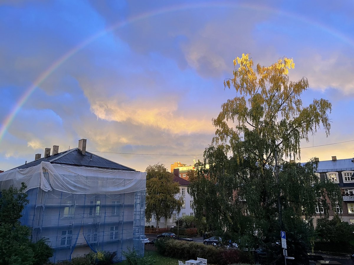 dnoate's tweet photo. @astrilestrange Tok disse fra stuevinduet mitt, var noen ganske uvirkelige minutter https://t.co/4JfNAGrmz0