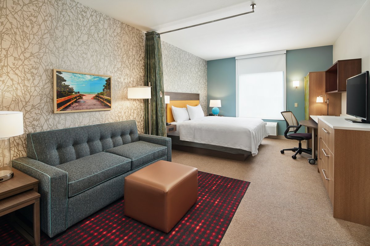 Home2PalmBay's tweet photo. Stay with us at the Home2 Suites Palm Bay &amp; relax in our stylish suites that feature kitchenettes! Enjoy top-notch amenities such as free hot breakfast, an outdoor pool &amp; fitness center; plus, we are pet friendly!

Book today &amp; receive up to 25% off! https://t.co/BocyAiBHBN https://t.co/Tyr4u25B9P
