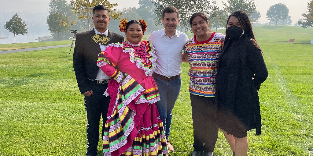 tpl_org's tweet photo. When designing Kiwanis Methow Park in Wenatchee, WA, we looked to residents to shape their vision for the park. These community leaders formed Parque Padrinos, or godparents of the park. Recently, members of Parque Padrinos met @SecretaryPete and shared their story. https://t.co/pVKQdT2HQT