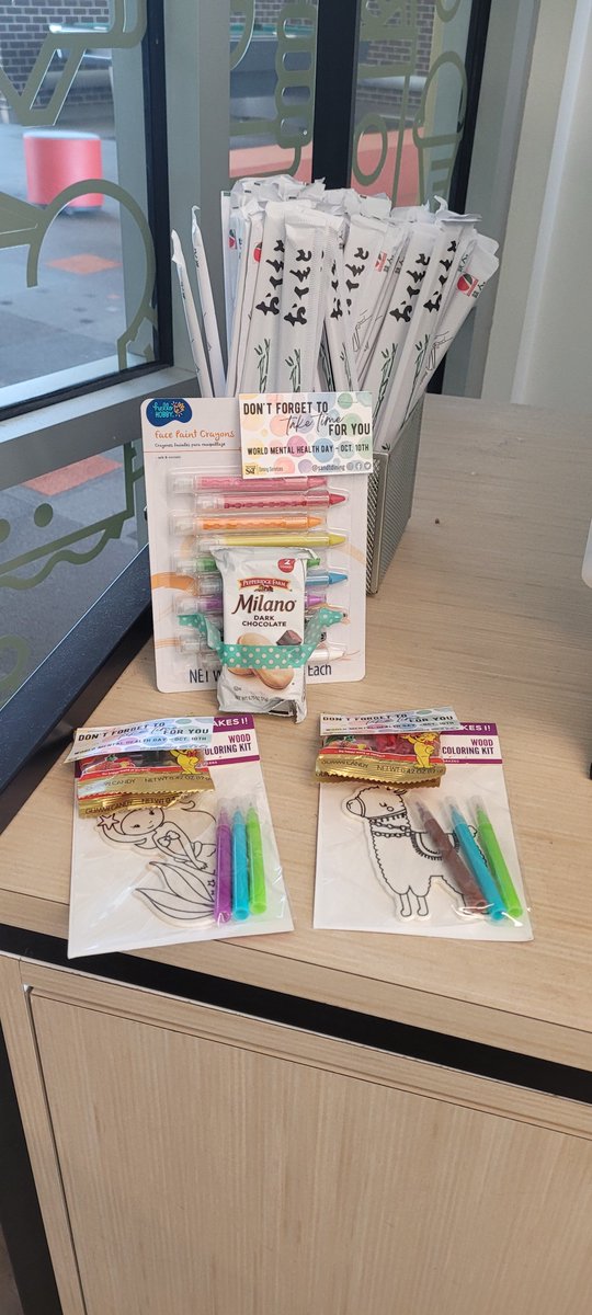 sandtdining's tweet photo. β¨ We dropped off some goodies at TJ today to promote peace and wellness on this World Mental Health Day! Please take what you find if it will brighten your day. π¨ No act of kindness is ever wasted. π«Ά
.
.
.
#worldmentalhealthday #sandtdining https://t.co/xnNZrVLDL3