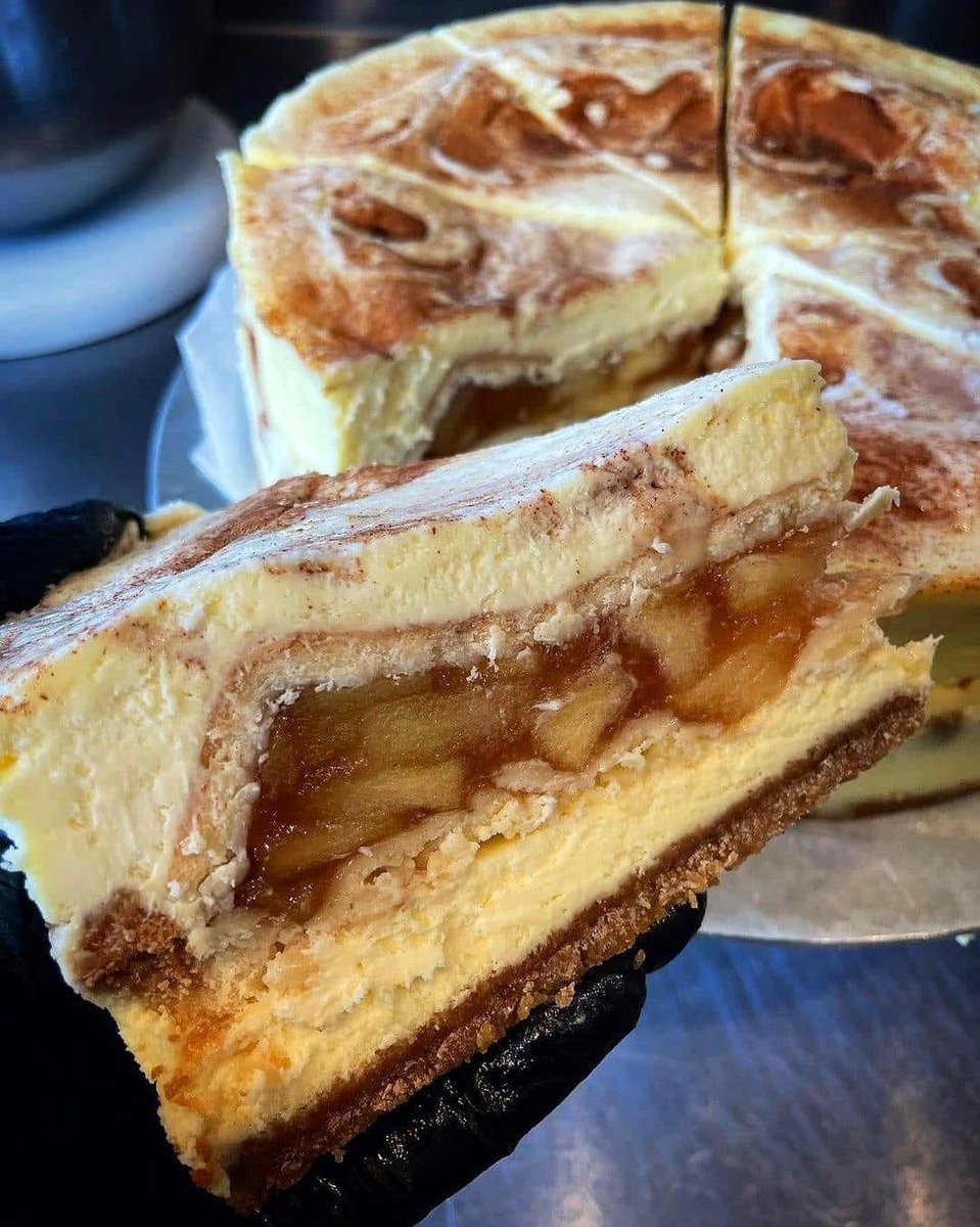 JFave_901's tweet photo. Apple Pie Stuffed Cheesecake sounds like diabetes in a slice , lemme get 5 https://t.co/dqVeCkyHFH