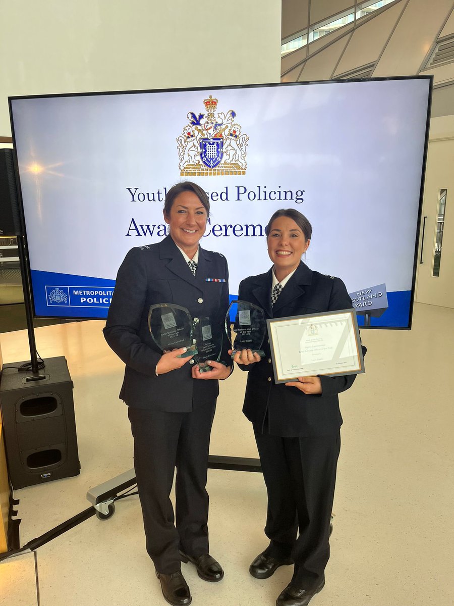 MPSBexley's tweet photo. #Welldone 🚨

Congratulations to our Awesome School Officers from #Bexley 👏👏

PC Lucy (Right) and PC Maria who have won awards recently at the annual youth awards. 

Lucy with Pupil Referral Safer Schools officer of the year &amp; Maria with Safer Schools officer for the #Met https://t.co/D46J6nKIOS