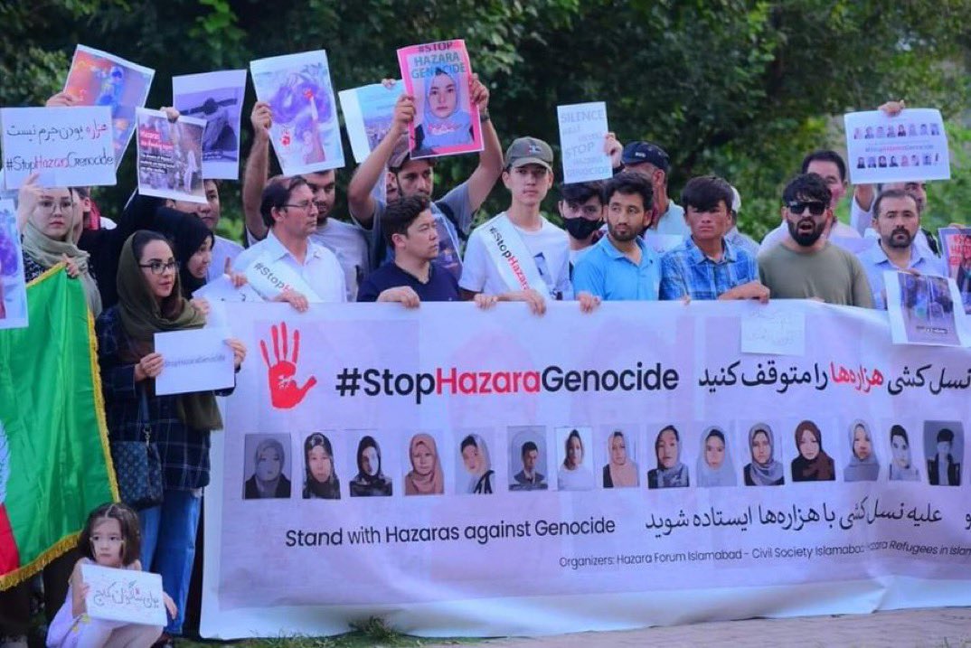 MG51103994's tweet photo. #StopHazaraGenocide
با سکوتشان شعر میخوانند، با لب هایشان قطع نامه صادر میکنند با موهایشان جنگ می‌طلبند و با چشمانشان صلح، میتوانند مانند یک کوه تکیه گاهت باشند ودر عین حال حساس وظریف مانند طفلی معصوم؛دختران را می گویم،آری! کسانی که خود خالق و آفریننده‌ عشق هستند. https://t.co/1SHXPP6u29