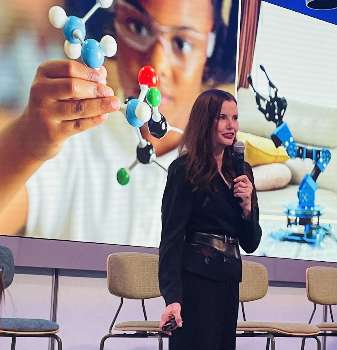 shay_goals's tweet photo. I’m still reeling from the #GirlsLeadSTEM kick off in LA. Thank you @GeenaDavisOrg for hosting, amplifying and collaborating with awesome people and organizations, @techbridgegirls, @ngcproject, @STEMNext, @girlsmoonshot, @IfThenSheCan, @CBSUnstoppable https://t.co/iWNmh6Qf4U