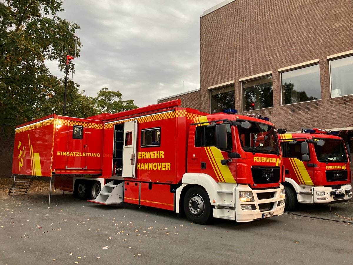 Update #hannbombe: Die Evakuierung läuft, 426 Einsatzkräfte sind vor Ort. Hier ein Blick auf die Leitung an der Herschelschule. #EinsatzfuerHannover
