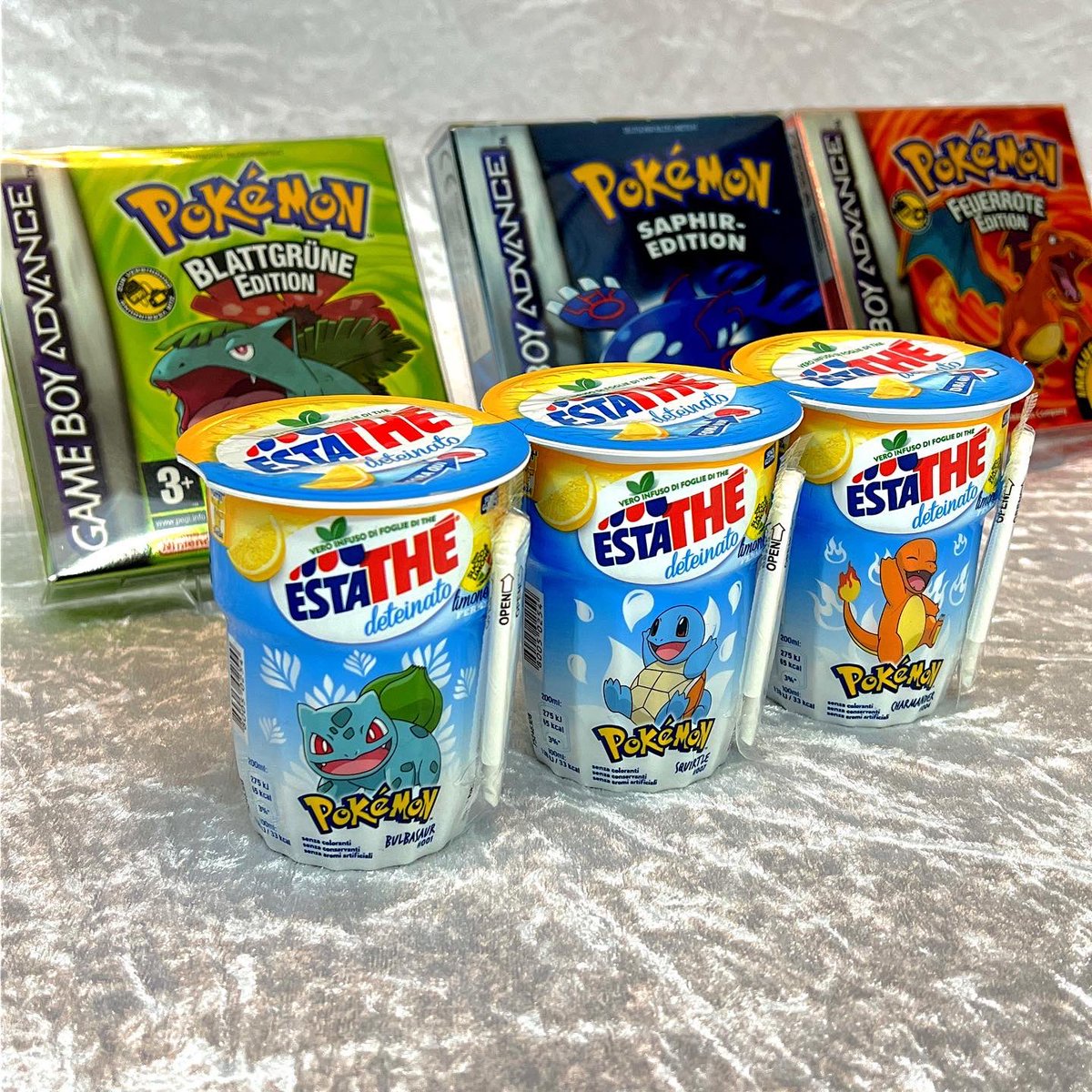 BluemanSL's tweet photo. Am heutigen #retromontag gibt es auch mal wieder einen kleinen Beitrag von mir. Ein Arbeitskollege war so nett und hat mir aus seinem Italienurlaub einen Sixpack #Pokemon Eistee mitgebracht.
#GameBoy #icetea #ferrero #advancesp #retro https://t.co/0t6TdaGNa2