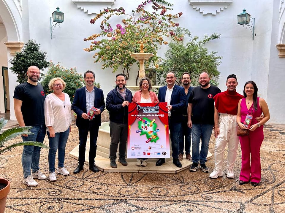 Esta mañana hemos presentado el I Intercambio de Escuelas de Teatro de la Provincia de Córdoba. Hoy, las escuelas de teatro que participamos, nos hemos acercado a la Diputación de Córdoba para presentar, junto con la Diputada de Cultura, Salud Navajas, esta iniciativa cultural.