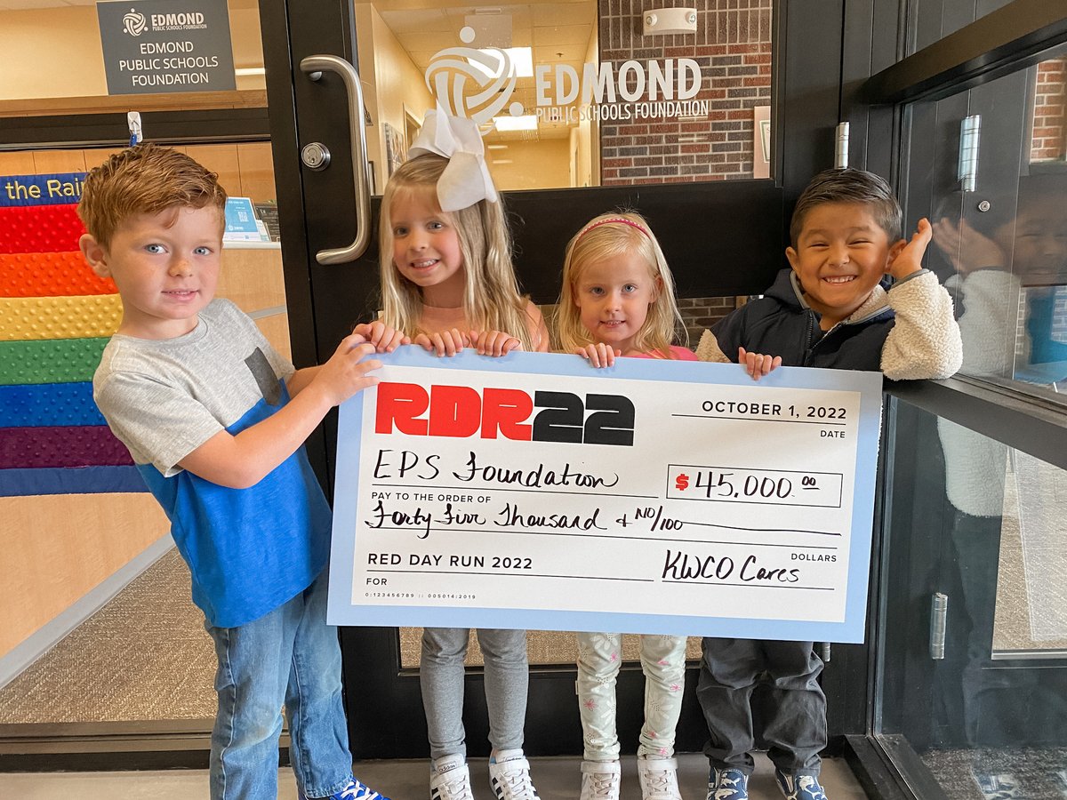 EdmondPSF's tweet photo. THANK YOU!  🎉

Everyone who registered, sponsored or volunteered at the #REDDAYRUN, we appreciate you!  Partnerships like these are what help us make a positive impact for over 26,000 students in @EdmondSchools https://t.co/Pe7DiSUkyN