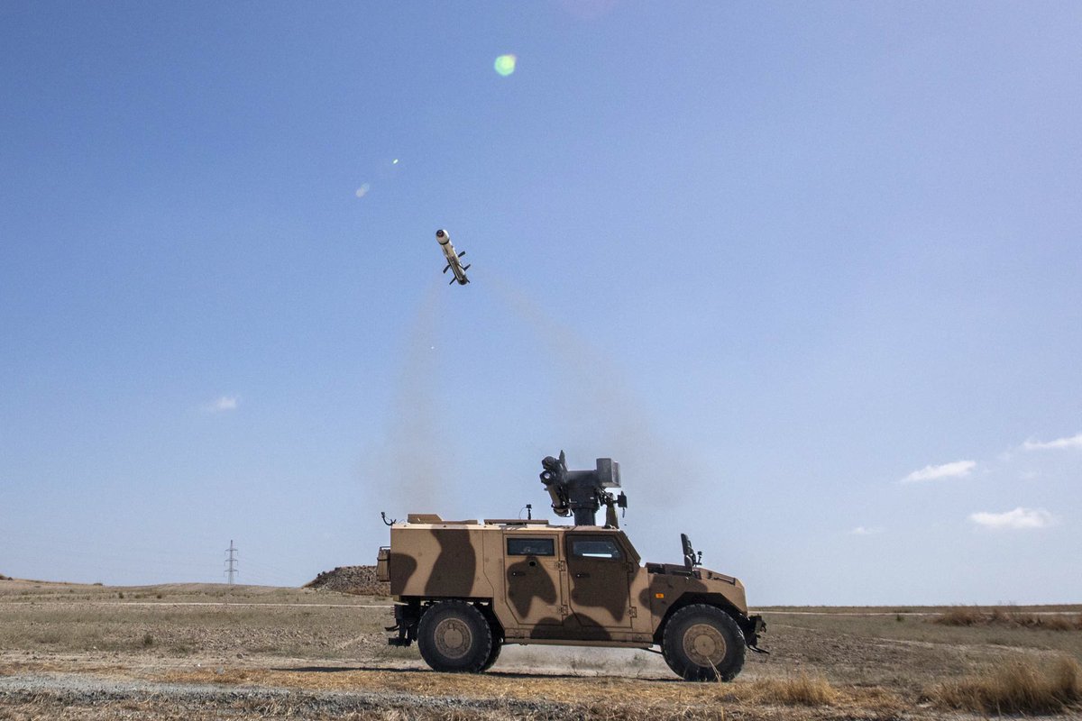 Agence_ID's tweet photo. Succès des tirs de démonstration finale du projet #européen #LYNKEUS. 🇫🇷🇨🇾🇧🇪
➡️Tir au-delà de la vue directe d'un missile antichar de moyenne portée de 5ème génération, embarqué sur véhicule, en coordination avec un #drone d’observation.
+ d’infos https://t.co/Lj8RDzT4fB https://t.co/TnYDR8wSsy
