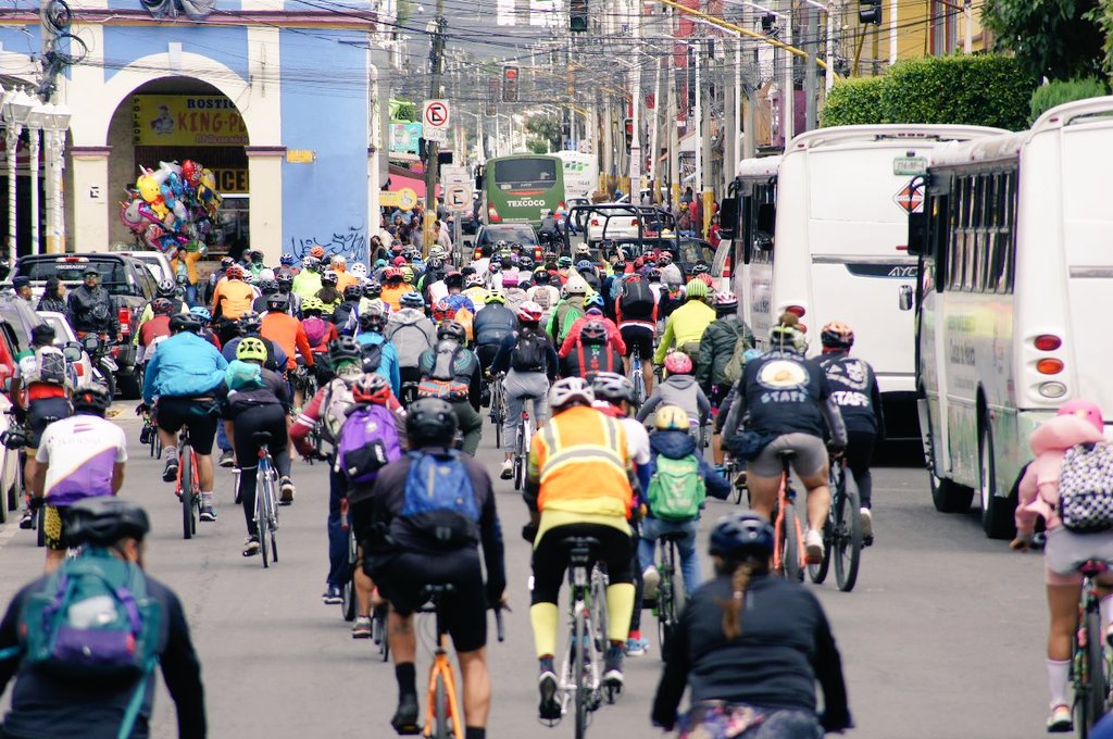 gcnaveac's tweet photo. Este fin recibimos en #Texcoco a la Caravana #Ciclista de #CDMX. En el #Edomex y su zona #conurbada, seguiremos impulsando el uso de la #bicicleta, que cuida el #MedioAmbiente, nos transporta de manera #accesible, #versátil, y #saludable 🌎 🚴🏽♀️ y combate el #CambioClimatico 💚 https://t.co/RSuk0rm4AJ