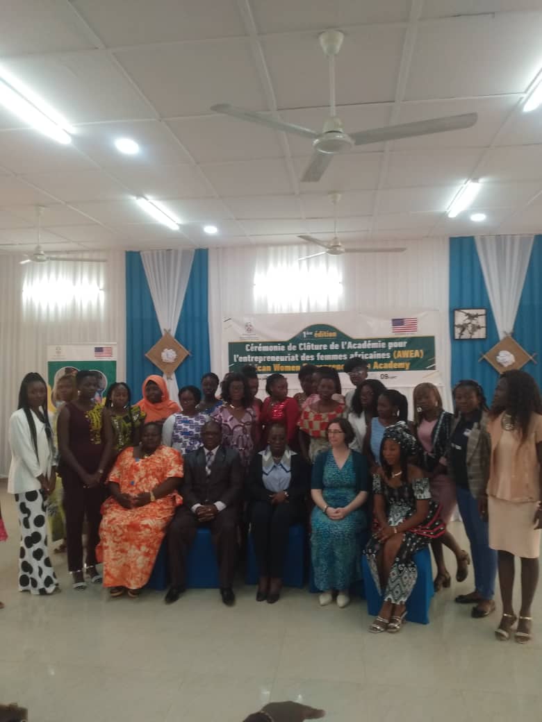 ceres_togo's tweet photo. Vendredi 7Octobre dernier a eu lieu la cérémonie de clôture de l'Académie pour l'entrepreneuriat des femmes africaines.#Socialbusiness#AWEA
#Entrepreneuriatféminin
#ESS#CeRES https://t.co/WVidr0gYlT