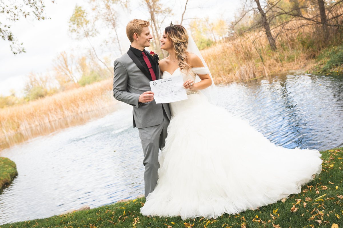shauna_design's tweet photo. Cheers to our first year of marriage together! I love you so stinking much @FeedsTTV!
.
.
Images captured by Moede Photography
#MerryMattsons #FirstWeddingAnniversary #LoveOfMyLife #iDoAlways #CheersTo11Years https://t.co/o1tRArCjoD