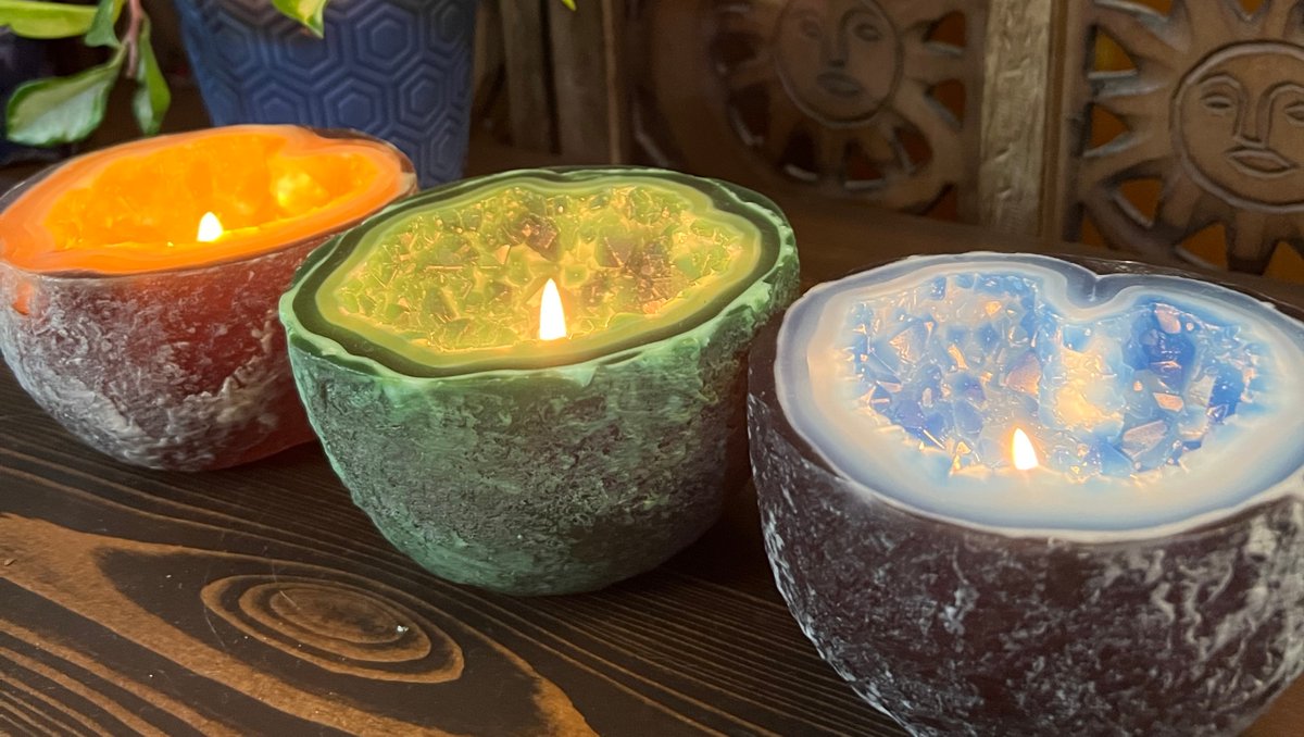 AmethystCandles's tweet photo. "Keep your face always toward the sunshine, and shadows will fall behind you."
— Walt Whitman

https://t.co/YrzDdzmCsj

#amethystambercandles #mentalhealth #mindfulmonday #mindfulness #rocksandminerals #gift #uniquegift #unique #giftforher #malachite #blueheart #citrine https://t.co/0w2Xt3eih8