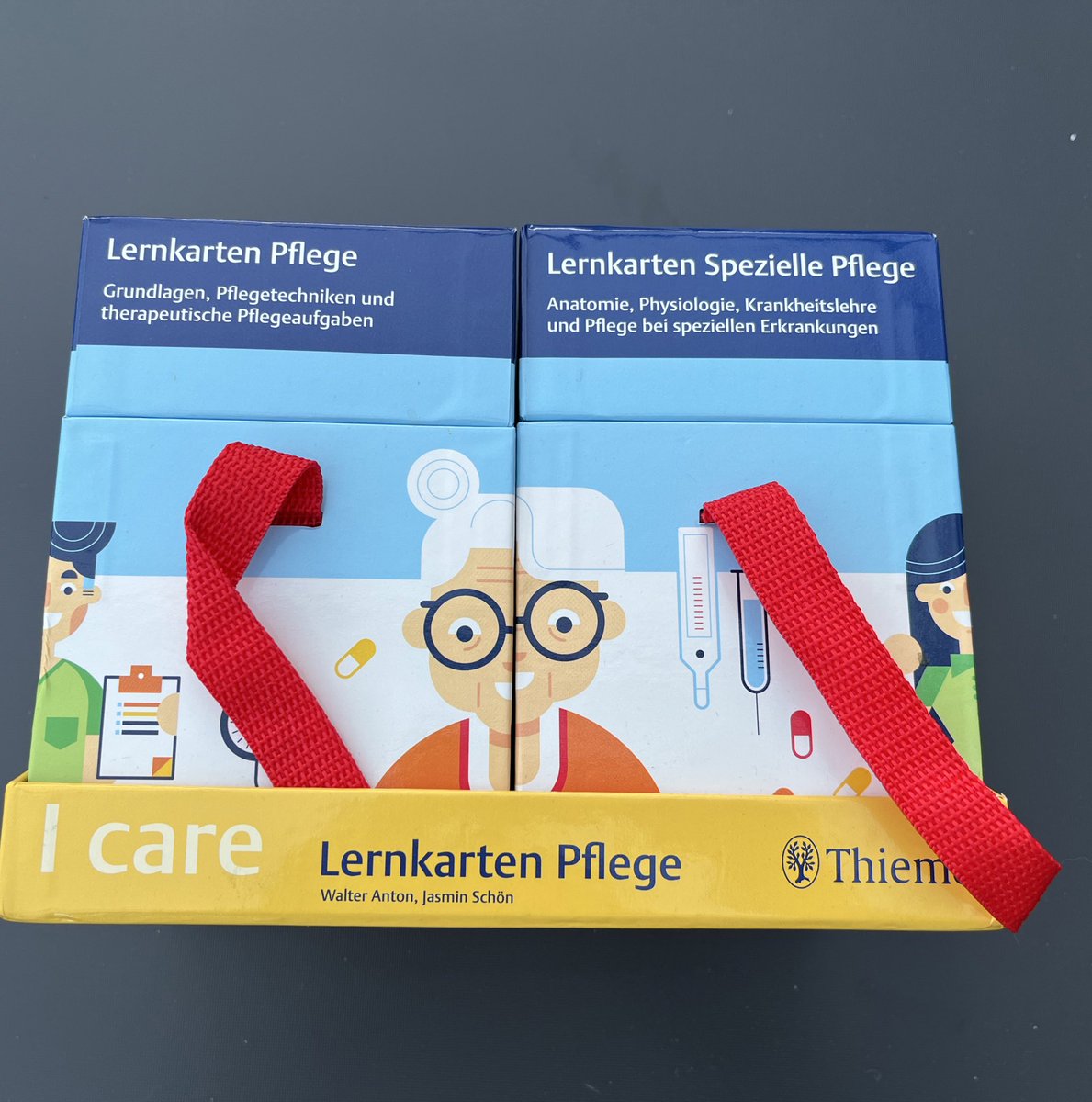 Jemand Interesse an verschiedenen Büchern oder Lernkarten? Gerne teilen! Preise gibts per PN