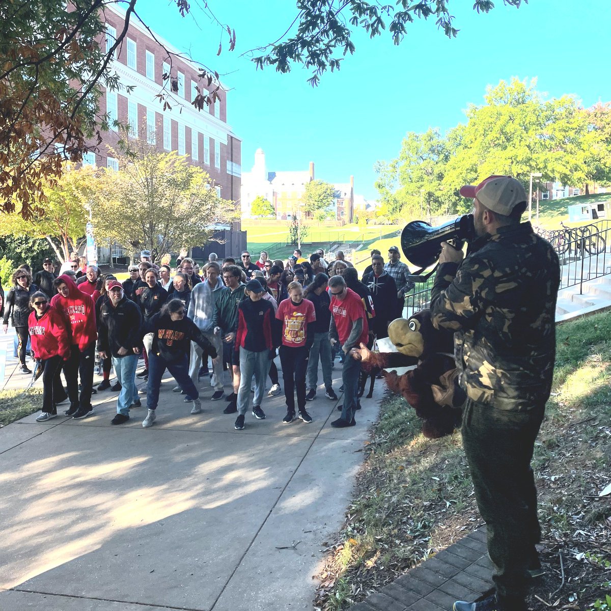 UMDCareerCenter's tweet photo. Over the weekend, we were fortunate to help our partners at @TerrapinLife's Parent and Family Affairs with the 42nd annual Family Weekend Event! We hosted a 0.5k race which included 🍩, ☕, and stretching with @UofMaryland legend, @Testudo_UMD 🐢. #UMD https://t.co/BAt3Zp6rZ4
